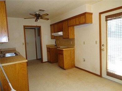 12 Donna Ln, Shawnee, OK 74801 - photo 6