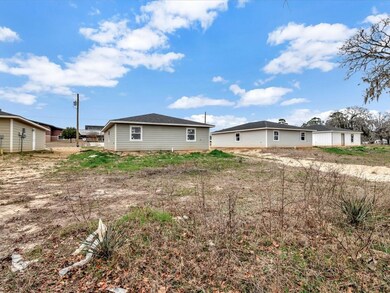 726 N Sanders St, Nacogdoches, TX 75964 - photo 6