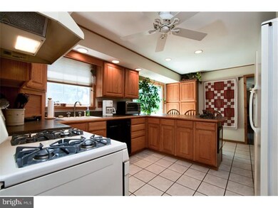 1803 Dutchmans Cir, Harleysville, PA 19438 - photo 4