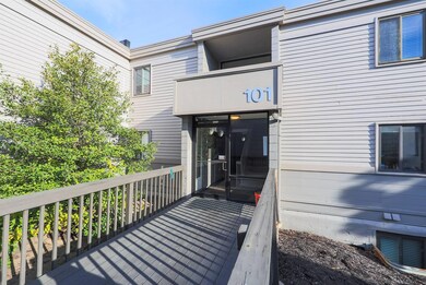 003-Entrance