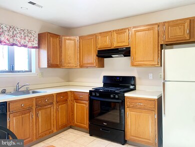 107 Deep Hollow Cir, Columbus, NJ 08022 - photo 4