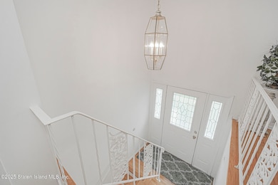 17 Greaves Ct, Staten Island, NY 10308 - photo 2