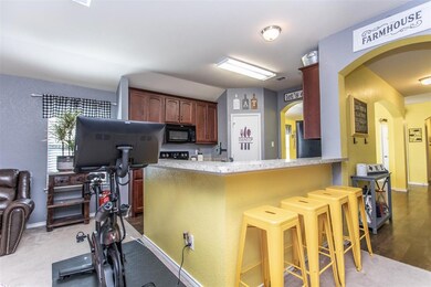 215 Candlewood Cir, Gainesville, TX 76240 - photo 4