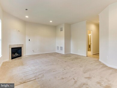 25111 Sweet Myrtle Square, Aldie, VA 20105 - photo 4