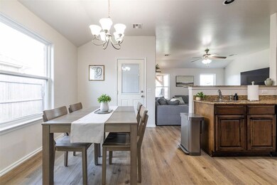 2512 Canyon Creek Dr, Yukon, OK 73099 - photo 3