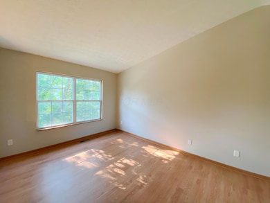 829 Crevis Ln, Columbus, OH 43228 - photo 2