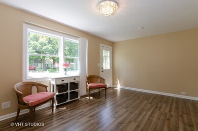 306 Oakleaf Rd, Lake In the Hills, IL 60156 - photo 6