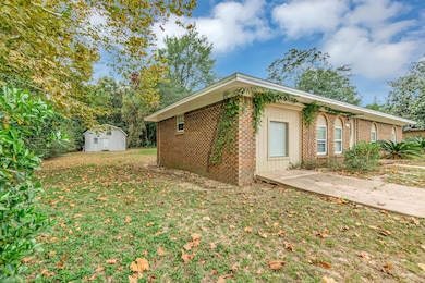 6_f8_208ForrestPkwy_006