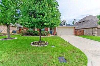 921 Park Forest Dr, Hurst, TX 76053 - photo 2