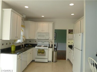 Kitchen - Fabulous kitchen w/ new granite counters