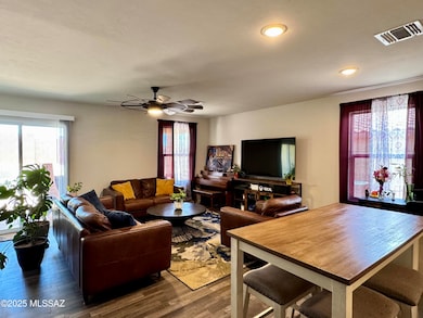 Living Room / Dining