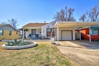 View of front facade featuring an attached carport
