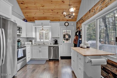 102 Hemlock Point Ct, Hawley, PA 18428 - photo 2