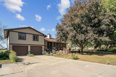 524 Christopher Cir, Jesup, IA 50648 - photo 3