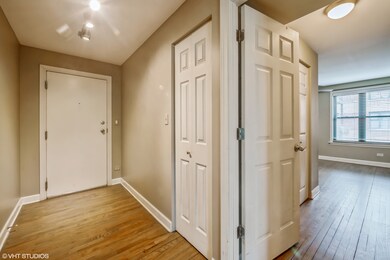 2545 W Catalpa Ave unit 4A, Chicago, IL 60625 - photo 2