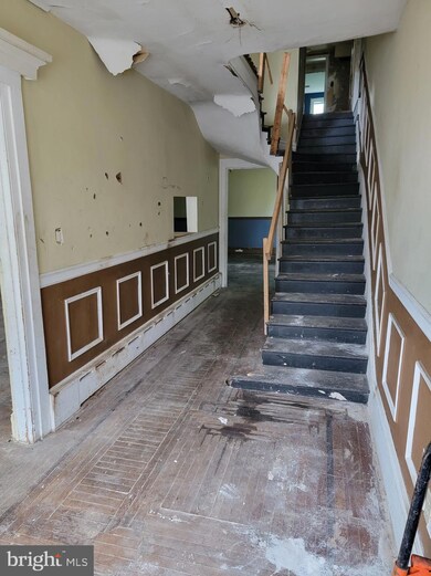 208 N Lehigh St, Tamaqua, PA 18252 - photo 3