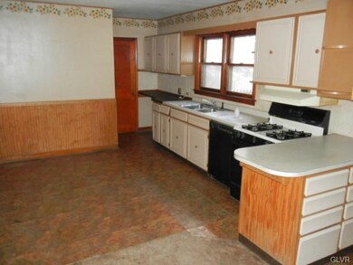 4625 Lanark Rd, Center Valley, PA 18034 - photo 5