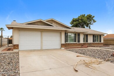 003-photo-front-view-14486277