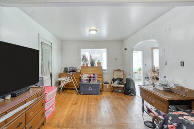 37 Douglas St, Uxbridge, MA 01569 - photo 4