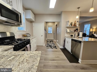 404 W Wayne Ave, Wayne, PA 19087 - photo 3