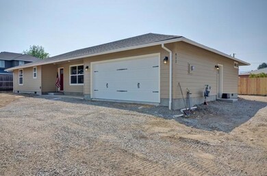 822 Ash St, Central Point, OR 97502 - photo 2