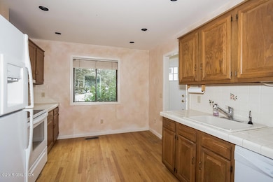 98 Silo Cir unit 98, Riverside, CT 06878 - photo 4