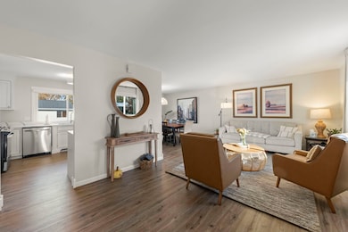 30W260 Holyoke Ct, Warrenville, IL 60555 - photo 3