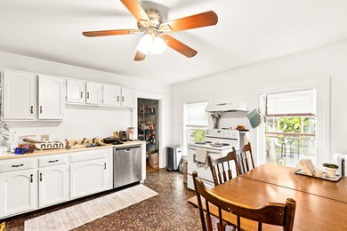 1136 N Pleasant St, Amherst, MA 01002 - photo 5