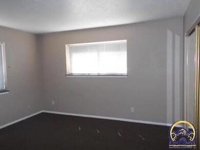 2319 SW Briarwood Plaza unit 107C, Topeka, KS 66611 - photo 4