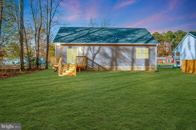 266 Westmoreland Dr, Colonial Beach, VA 22443 - photo 2