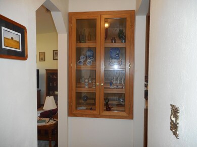 Built In Hutch<|><|>