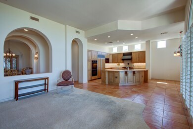 005_Family Room