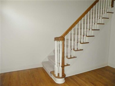 Entry/Foyer.