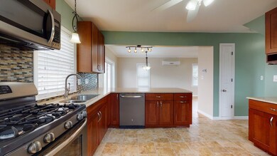 77 Warwick Rd, Pawtucket, RI 02861 - photo 6