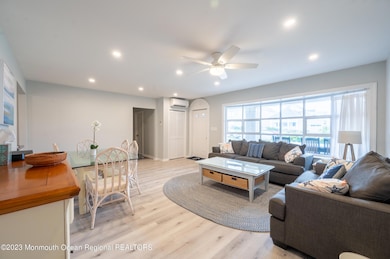 Living Room - Breafast Nook