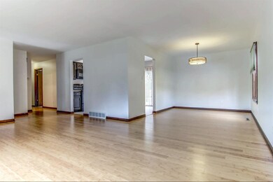 606 N Lillian St, Griffith, IN 46319 - photo 3