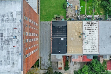 66-11 Burns St, Flushing, NY 11374 - photo 3