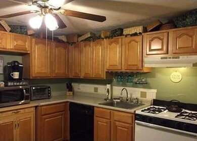 345 Hildreth St unit 21, Lowell, MA 01850 - photo 3