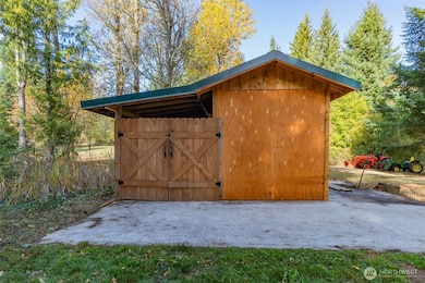 17328 Mulqueen Rd SE, Rainier, WA 98576 - photo 3