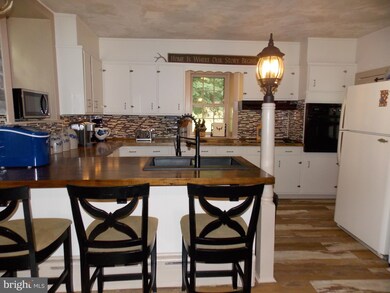 310 Spring Valley Rd, Reading, PA 19605 - photo 4