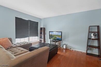 47 Howard Ct, Newark, NJ 07103 - photo 4