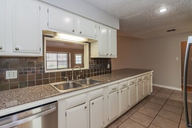 16923 Blackhawk Blvd, Friendswood, TX 77546 - photo 2