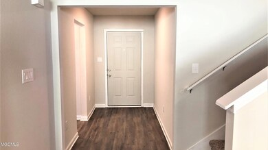 02 Front Entry - Foyer