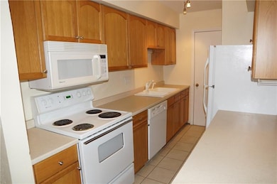 1040 Eve Dr unit G, Pittsburgh, PA 15216 - photo 5