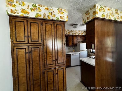 930 E 7th St unit B, Ada, OK 74820 - photo 7