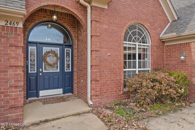 Front door 02-2469 Della St-2