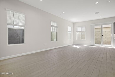 4-web-or-mls-17442-n-49th-st