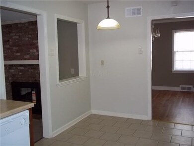 eating area in kitchen