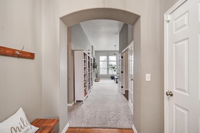 1111 N Gretchen St-14