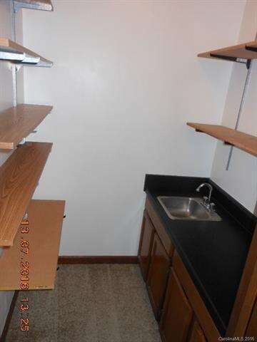 Wet Bar/Butler Pantry